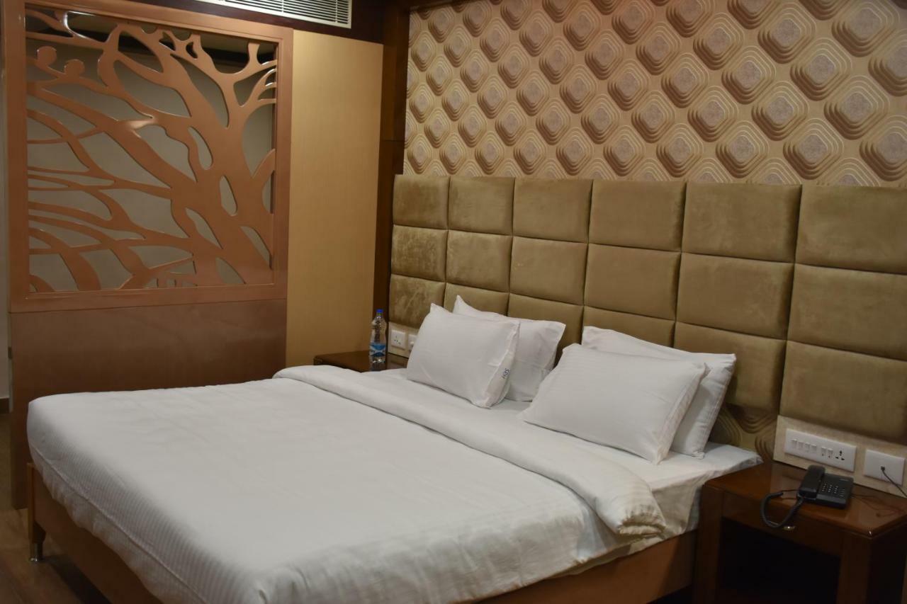 Sri Ram Hotel Tirunelveli Exterior photo
