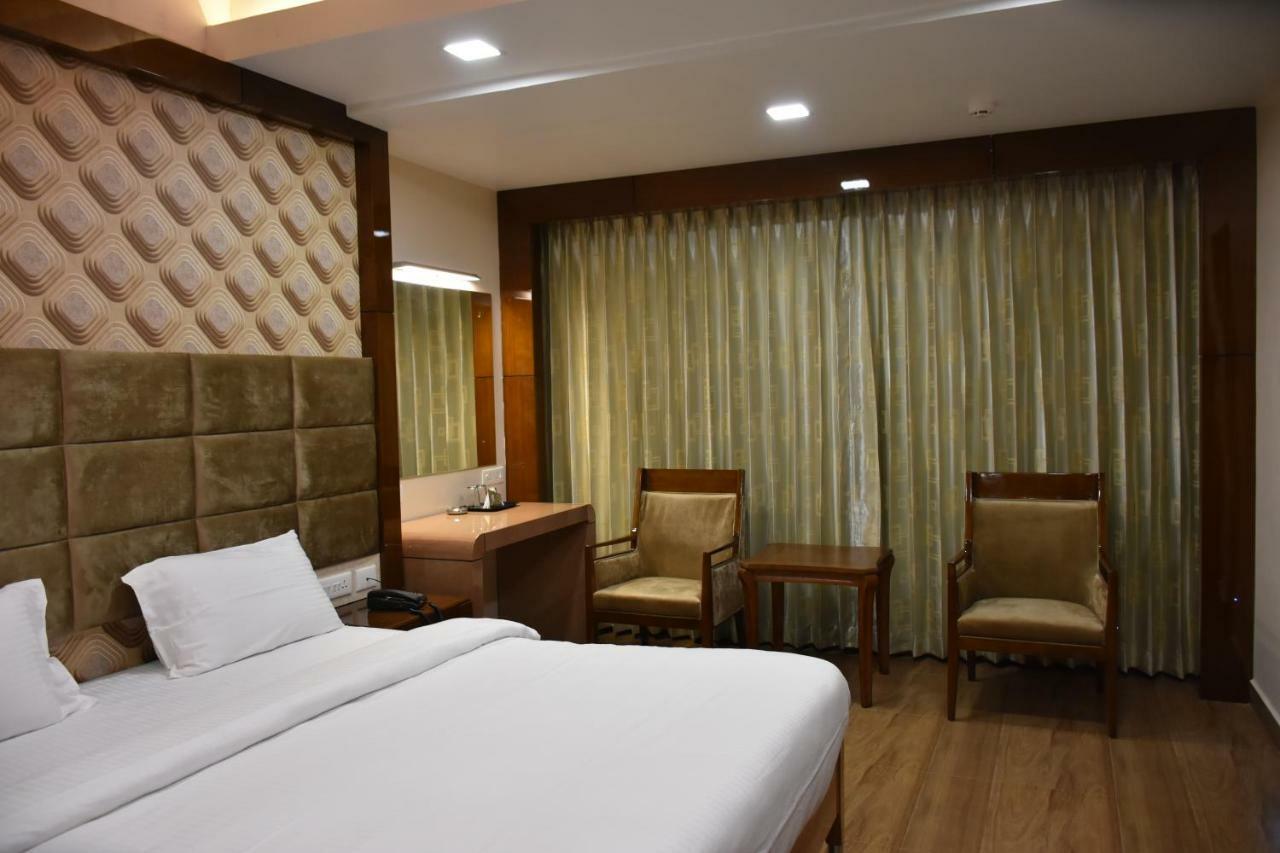 Sri Ram Hotel Tirunelveli Exterior photo